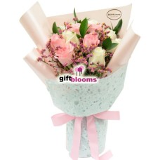 Valentine Hand Bouquet 12 (Medium)