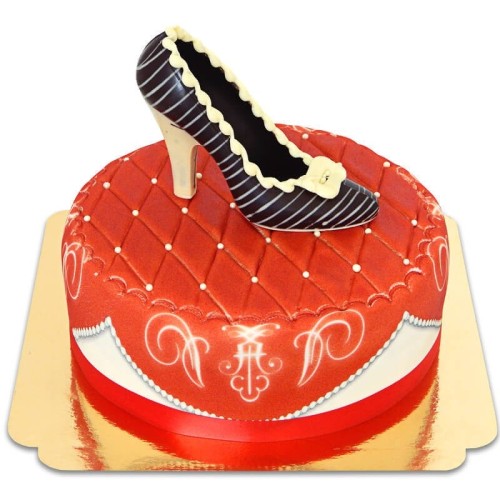 Chocolate pump on red deluxe cake