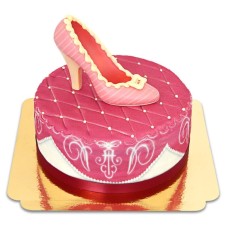 Chocolate pump on pink deluxe cake