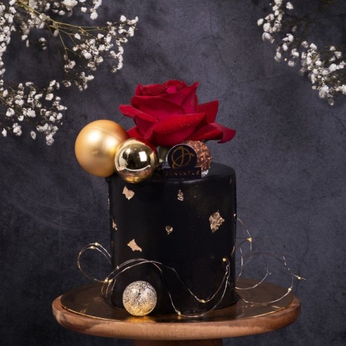 Elegant Dark Valentineâ€™s Theme Cake