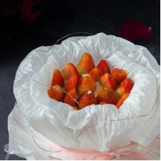Strawberry Dream Bouquet Designer Cake