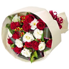 Bouquet of red roses and eustoma
