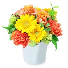 Natural arrangement of orange roses and gerberas