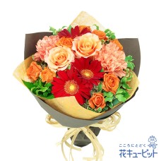 Natural bouquet of orange roses