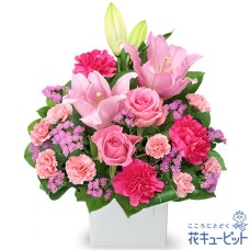 arrangement of lilies and pink roses