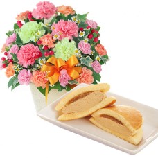 Carnation Mix Arrangement And 10 Pieces (Milk, Cheese, Morinaga Milk Caramel)