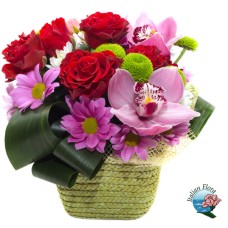 Basket of red roses and purple flowers (Deluxe)