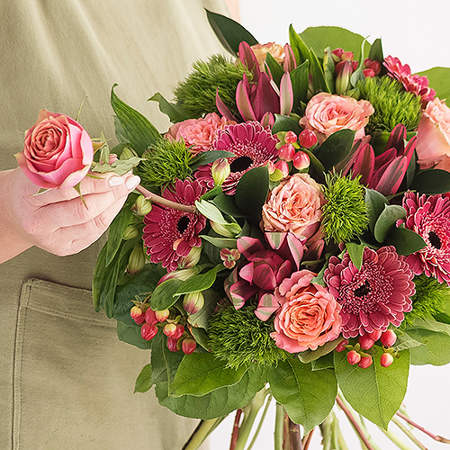 Seasonal Bouquet - Luxe (40 cm)