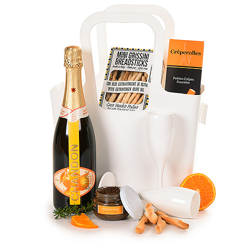 Apero gift bag with Moët Chandon Garden Spritz, glasses and snacks