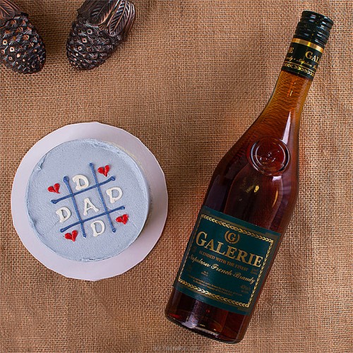 Happy Fathers Day Cake With Galerie