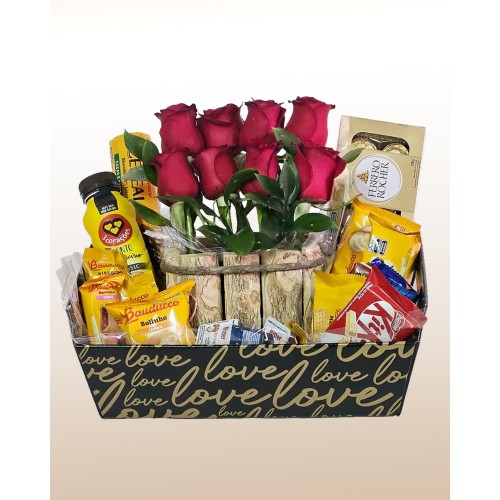 Sweet Box with Roses: An Elegant and Delicious Gift