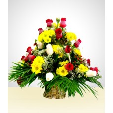 Charming Basket: Roses And Daisies