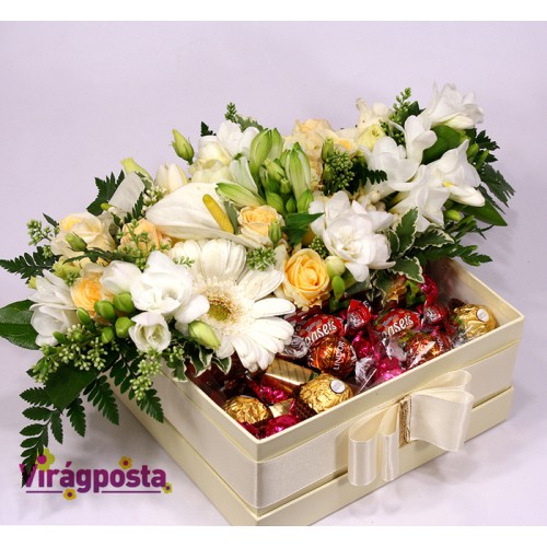 Honey - Flower Box With Chocolates