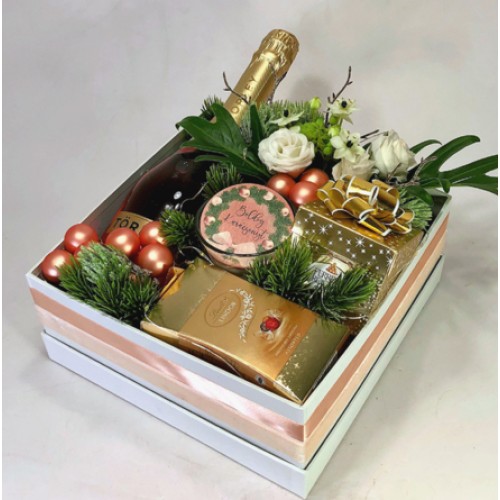 Gift box with rosé champagne