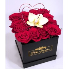 Mysterious roses with orchids - VIP rose box (Medium)
