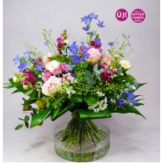 Mezitlába in the meadow - a bouquet with a field effect (Medium)