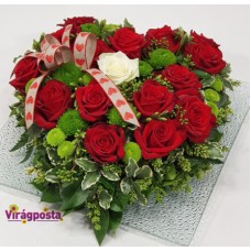 Rose heart on glass bowl - red roses