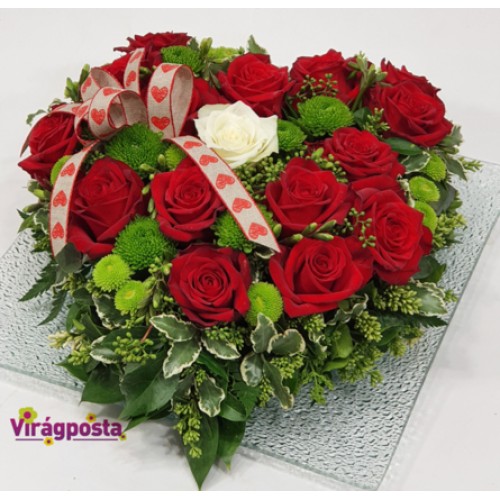 Rose heart on glass bowl - red roses
