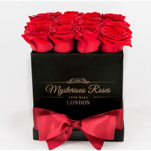 Red roses in an exclusive box 16 - 25 stems (Medium)