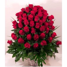 Red roses in a basket (XL)