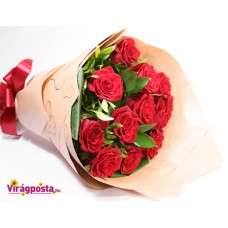 Red roses in a vase (XS)