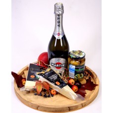 Gourmand cheese plate with champagne