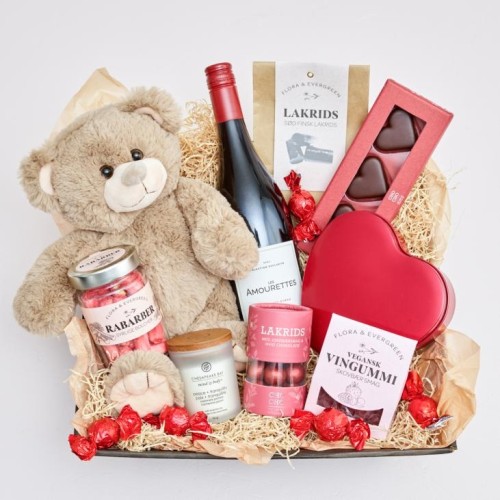 Sumptuous Valentine basket