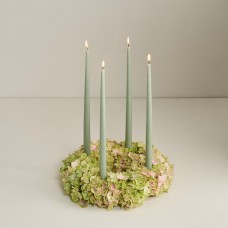 The elegant advent wreath with hydrangea