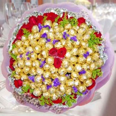 99 Ferrero Rocher 38 Red Roses Handbouquet With Baby'S Breath