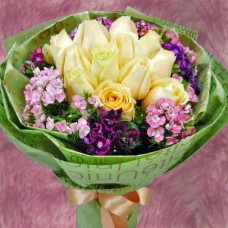 12 Champagne Roses With Sweet William Flowers Handbouquet