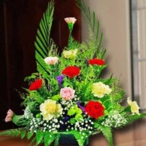 12 Mixed Carnation Table arrangement