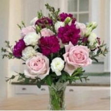 10 Peach Roses & 10 Carnation in Glass Vase.