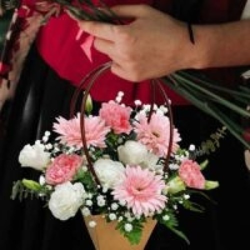 3 Carnation 3 Gerbera & White Eustoma Flowers in Paper Bag Flower Box with Handle