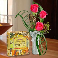 Ceylon Tea Rose Flavour And  3 Hot Pink Roses Standing Bouquet