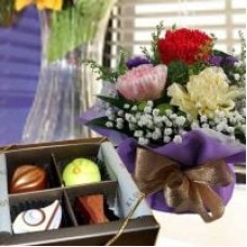 3 Mixed Carnation Bouquet with Chocolate