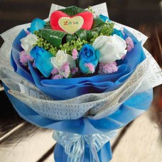 6 Blue 6 White Roses With A Small Heart-Shape Pillow