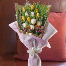 6 Yellow And  6 White Roses Long Wrapping Bouquet