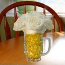 10 White Roses in Beer mug