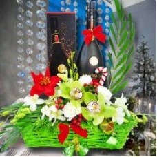Remy Martin VSOP & Mixed Flowers Arrangement