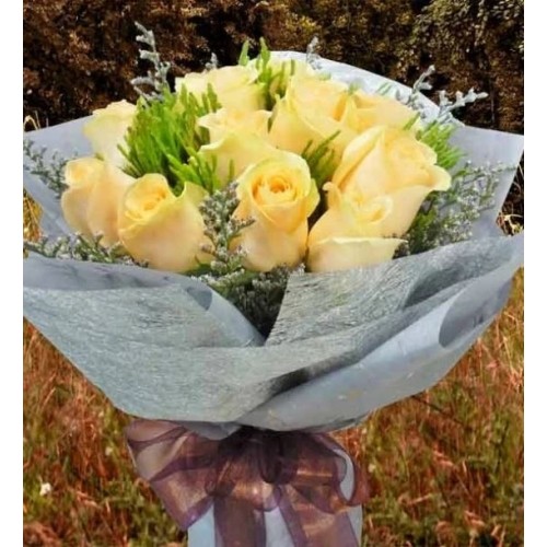 12 Champagne Roses
