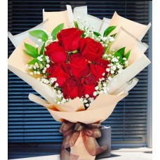 8 Red Roses Valentine's Day Special Wrapping Hand Bouquet