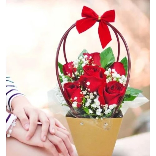 6 Red Roses in Portable Paper Bag
