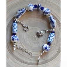 Bracelet AMB 011 delftblue beads and charms
