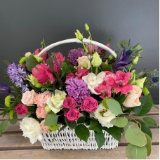 Colorful flowers in a basket (Compact)