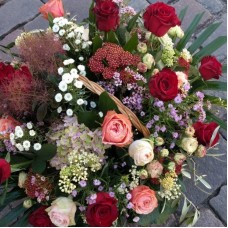 Flower basket with roses (Compact)