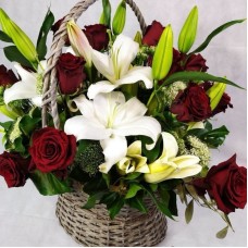 Flower basket with lilies (Compact)