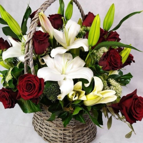 Flower basket with lilies (Compact)