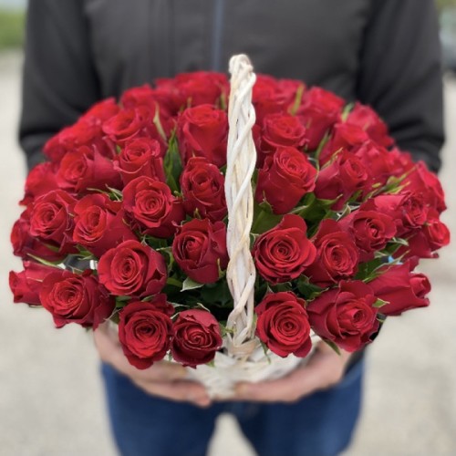 Red roses basket 