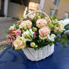 Basket with roses and eustoma "MELANIA"