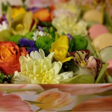 Flowerbox With French Macaroons 02